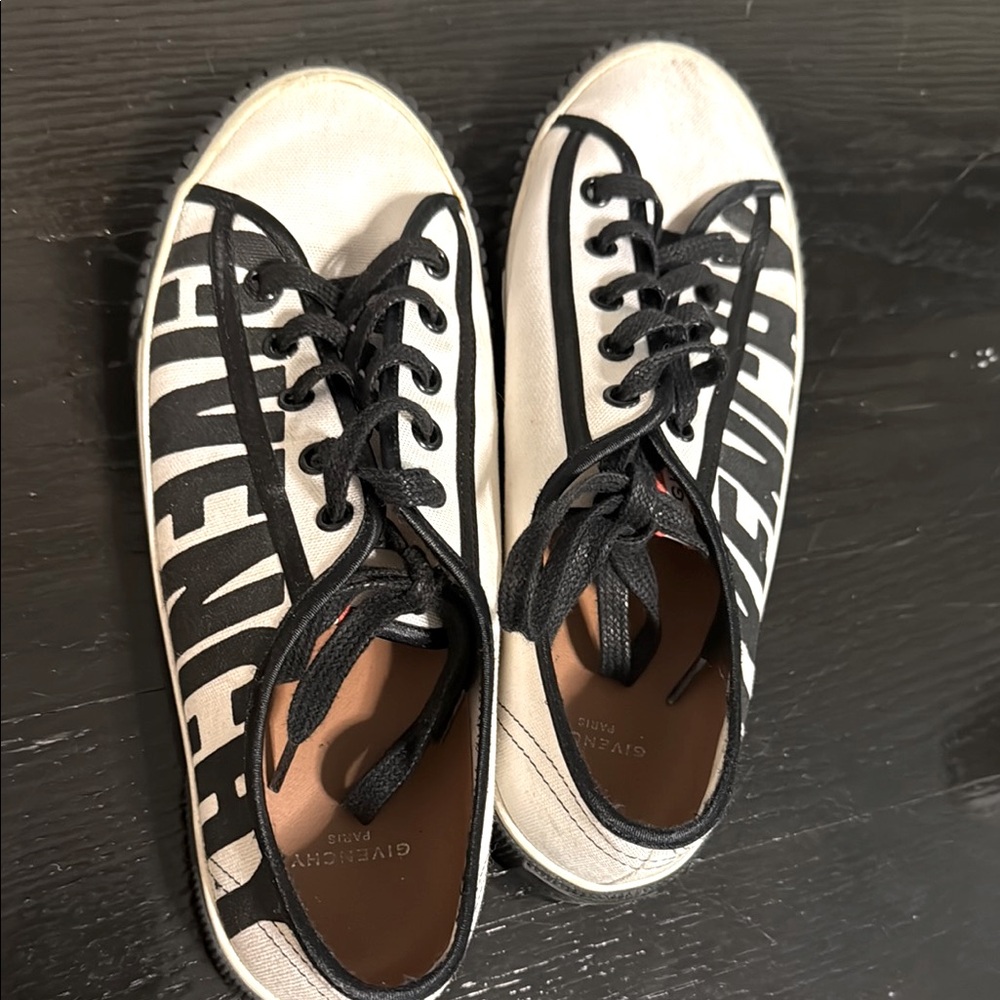 Givenchy Low Sneakers